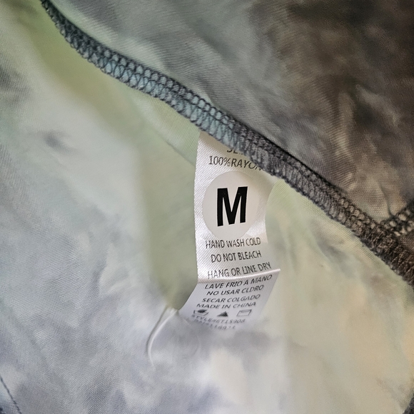 Tie-Dye V-Neck Women Top - Picture 4 of 4